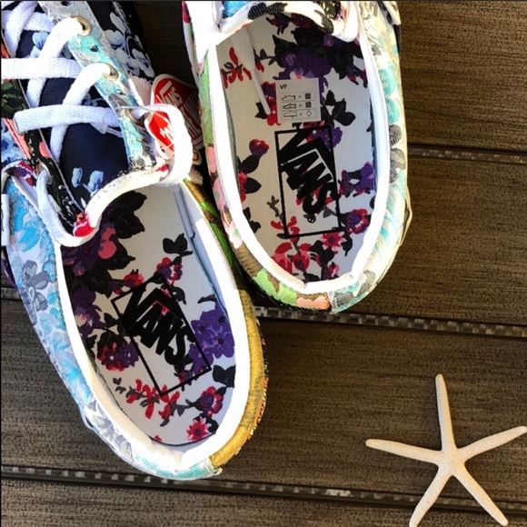 🌴🌼VANS- SLIP ON’S CAP FLORALS SHOES🌼🌴 - Picture 12 of 14